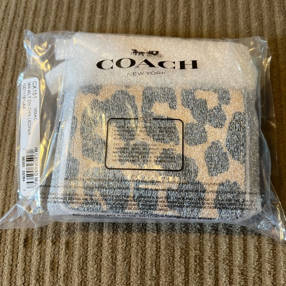 Coach Mini Wallet On A Chain With Leopard Print nwt in packaging - Picture 5 of 6